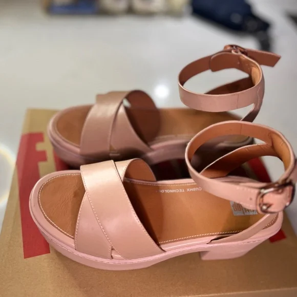 PILAR CROSSOVER LEATHER ANKLE-STRAP PLATFORMS SANDALS - Picture 6 of 13